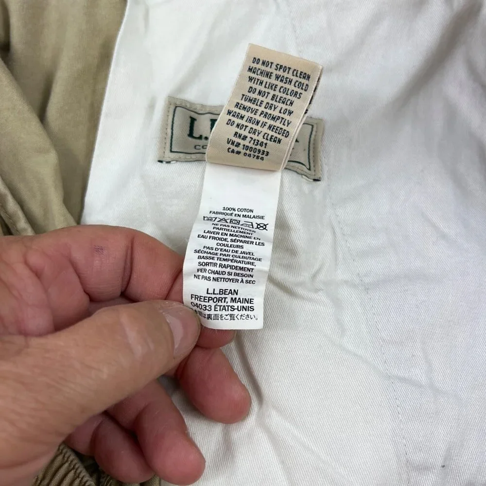 L.L. Bean Mens Comfort Waist Cargo Shorts Size 42 Beige Hiking Casual Outdoor